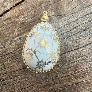 Vtg 1970s Franklin Mint Flowers of Spring Porcelain Easter Egg Pendant 12k
